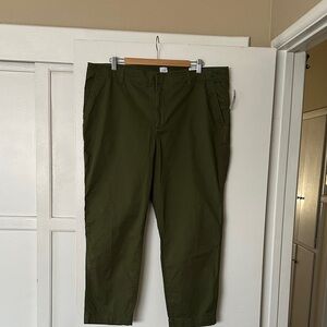GAP Factory Women’s Downtown Khaki Chinos :: Size 20